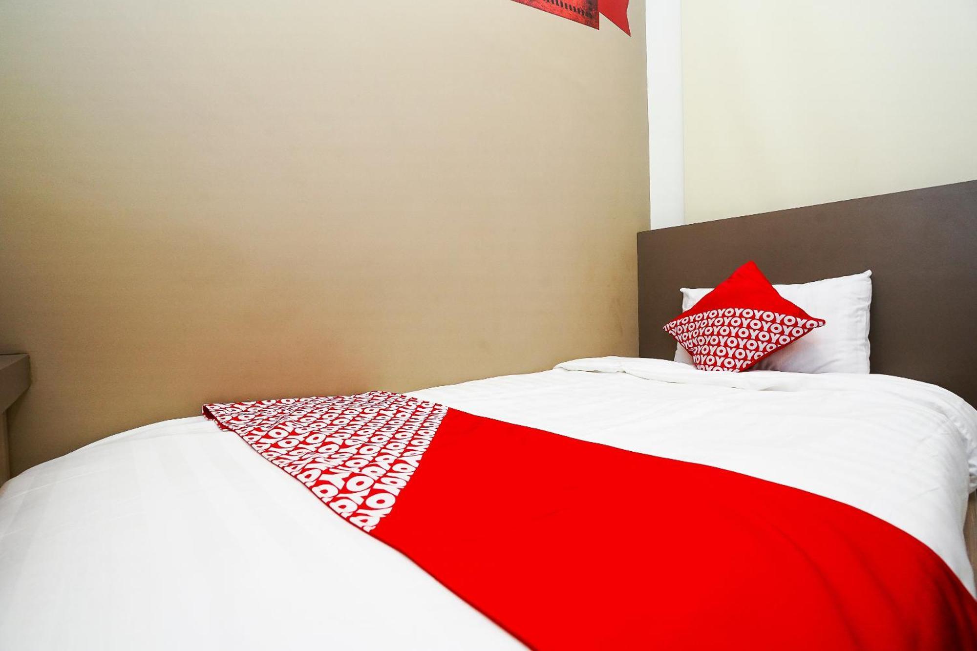 Hotel Super Oyo Capital O 614 Graha 8 Syariah Surabaya Exterior foto