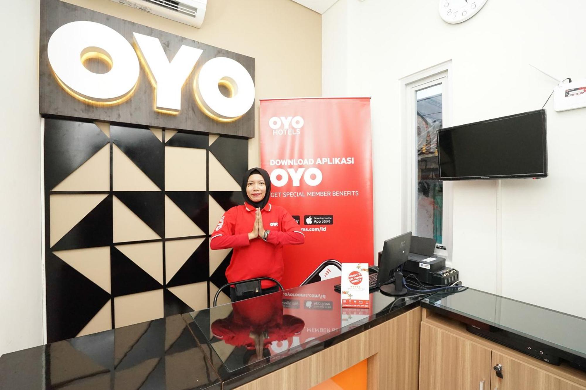Hotel Super Oyo Capital O 614 Graha 8 Syariah Surabaya Exterior foto