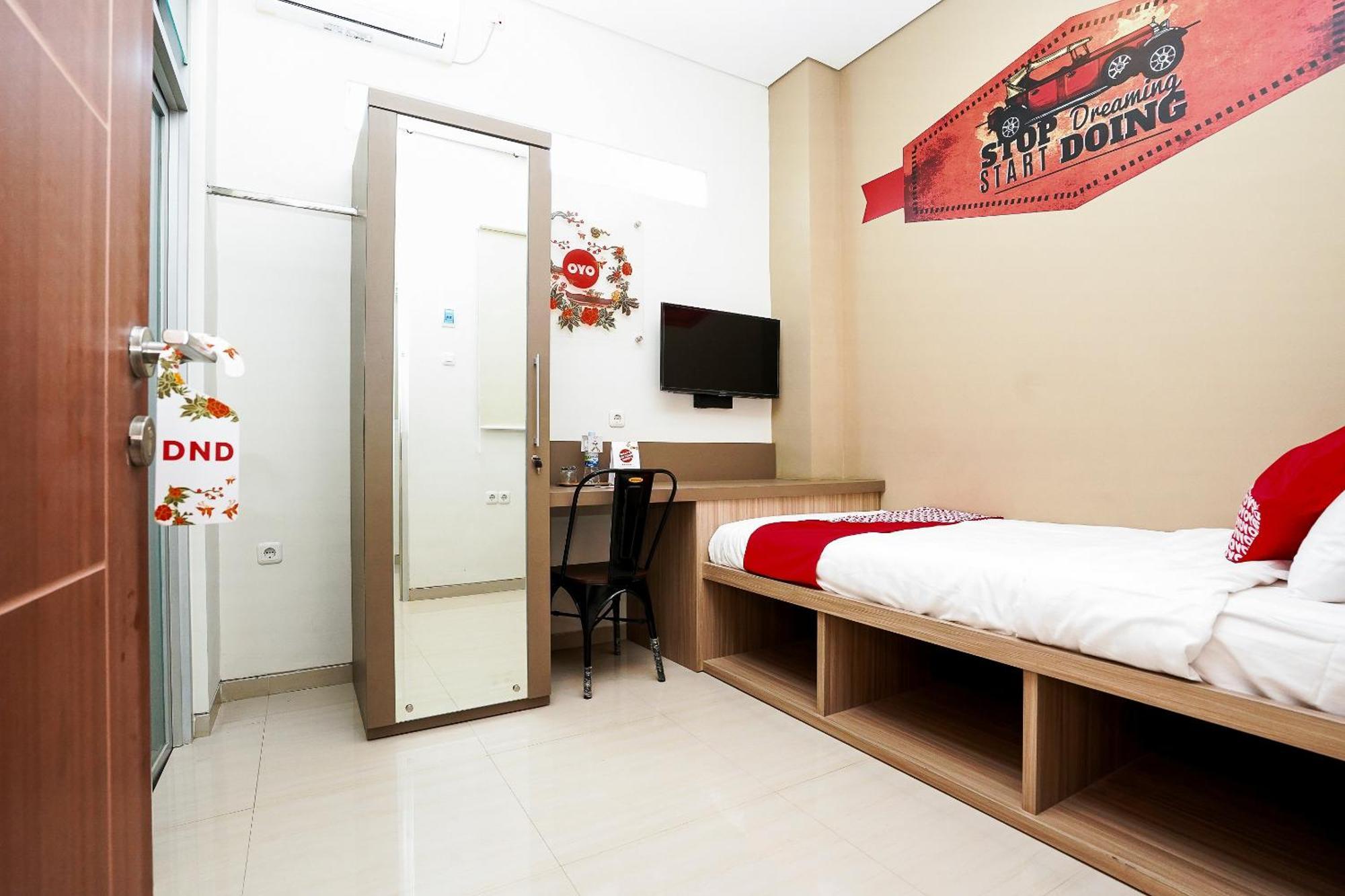 Hotel Super Oyo Capital O 614 Graha 8 Syariah Surabaya Exterior foto