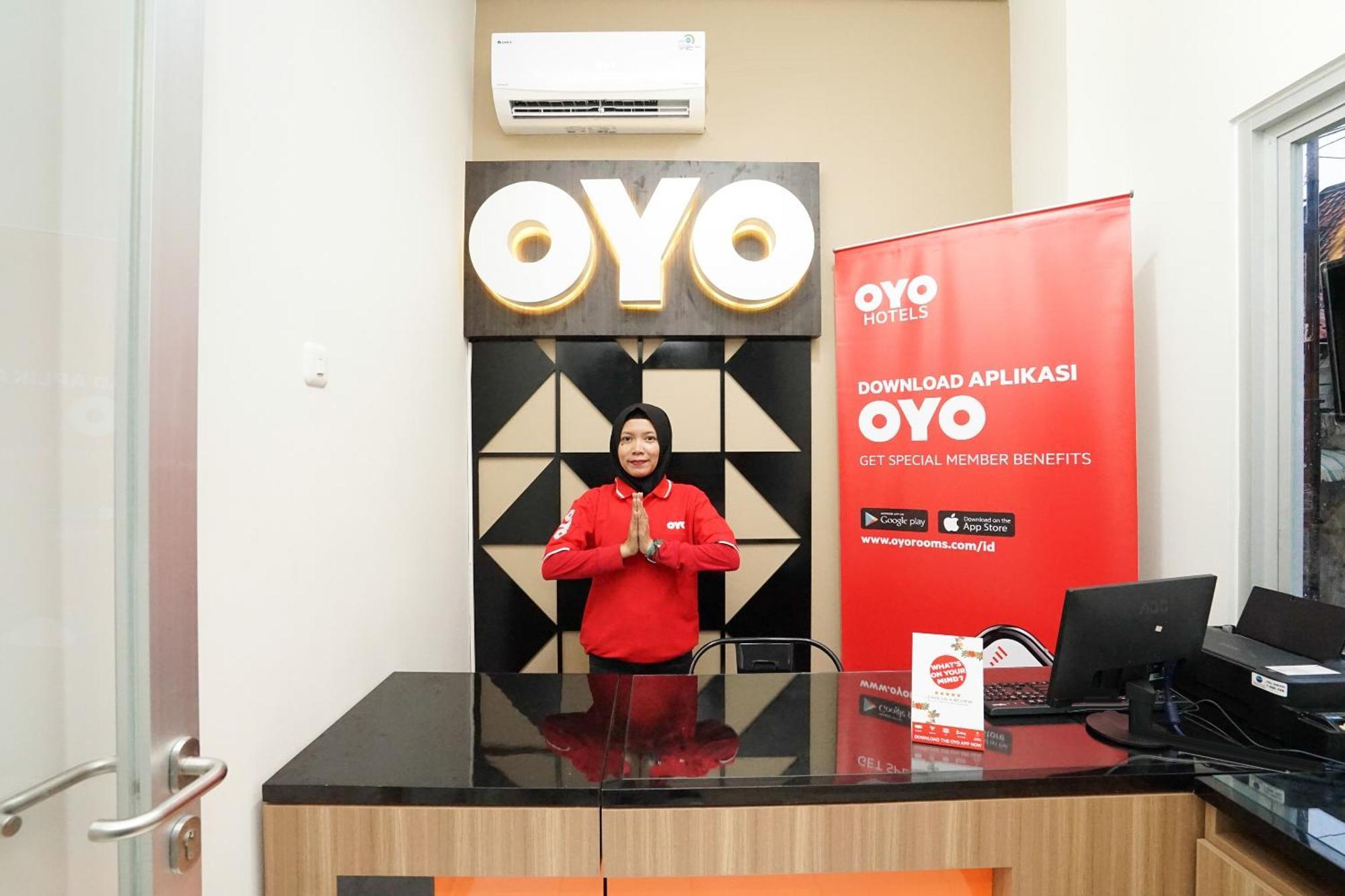 Hotel Super Oyo Capital O 614 Graha 8 Syariah Surabaya Exterior foto