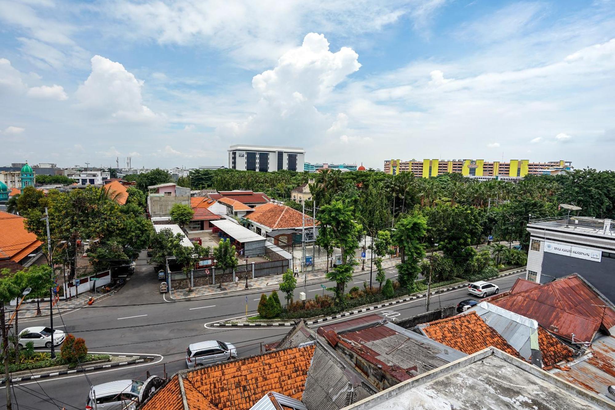 Hotel Super Oyo Capital O 614 Graha 8 Syariah Surabaya Exterior foto